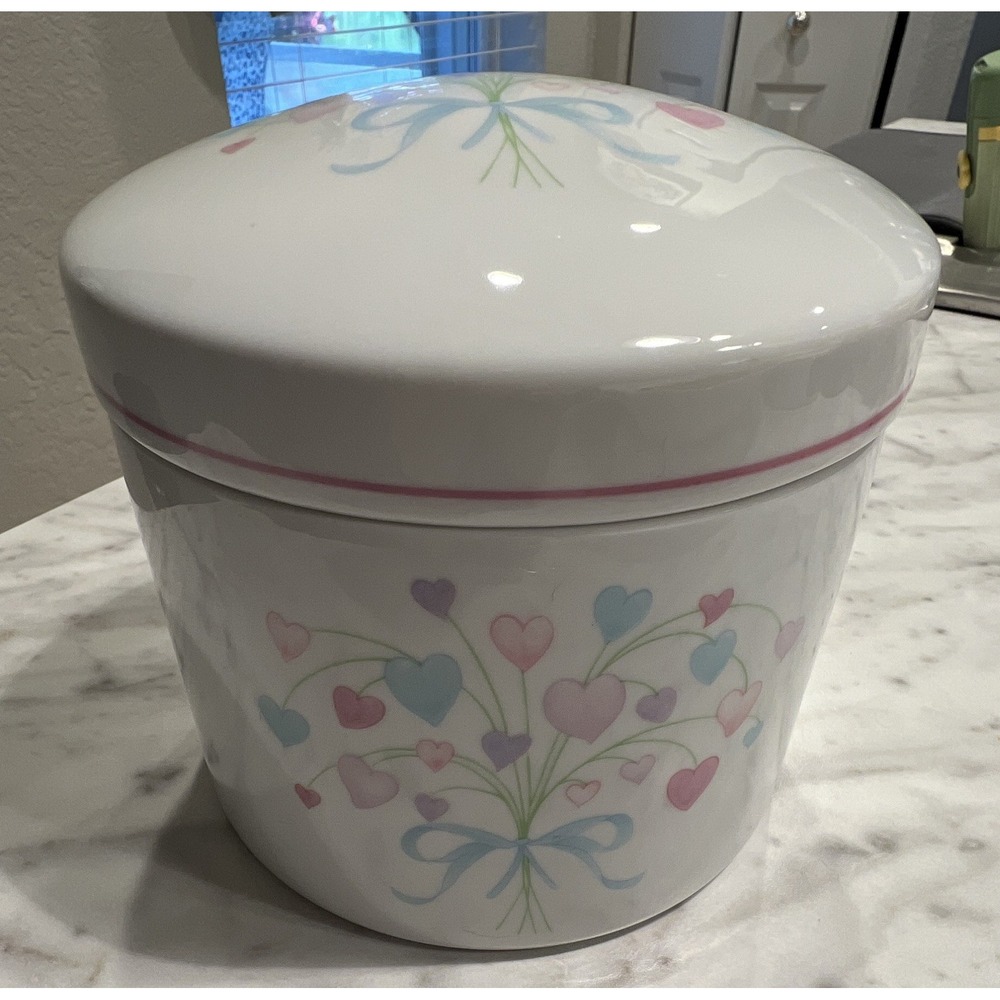 Vintage 1987 FTD Heart Bouquet Ceramic Trinket Box with Lid Made in Taiwan